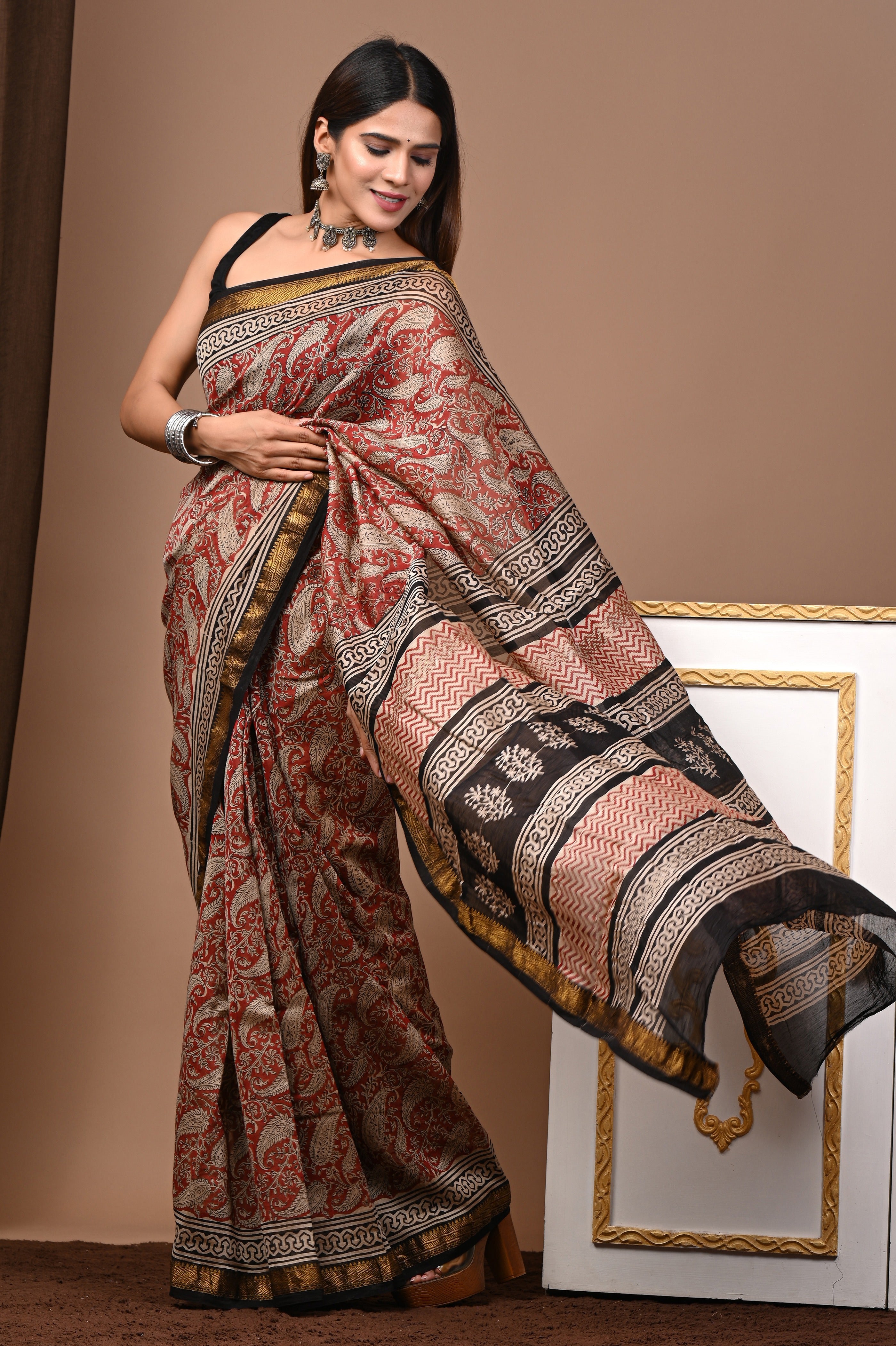 Red & Black Maheshwari Silk Saree
