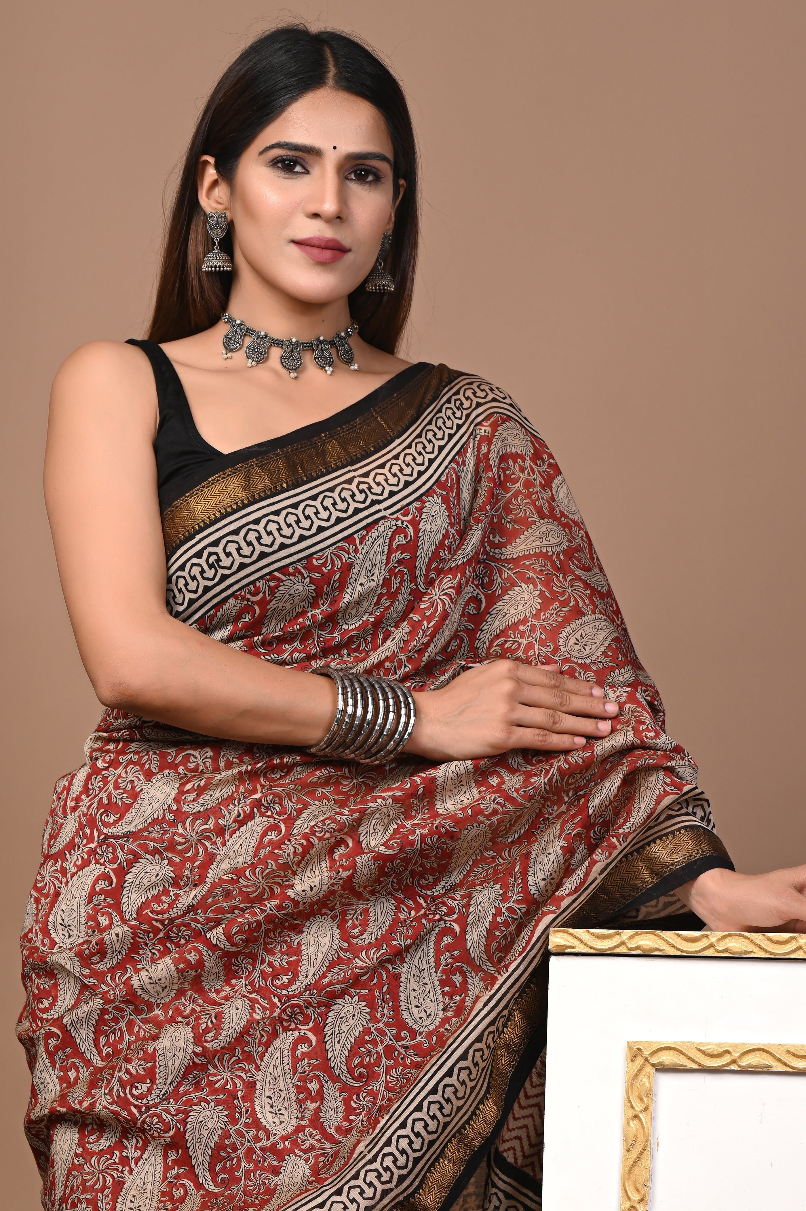 Red & Black Maheshwari Silk Saree