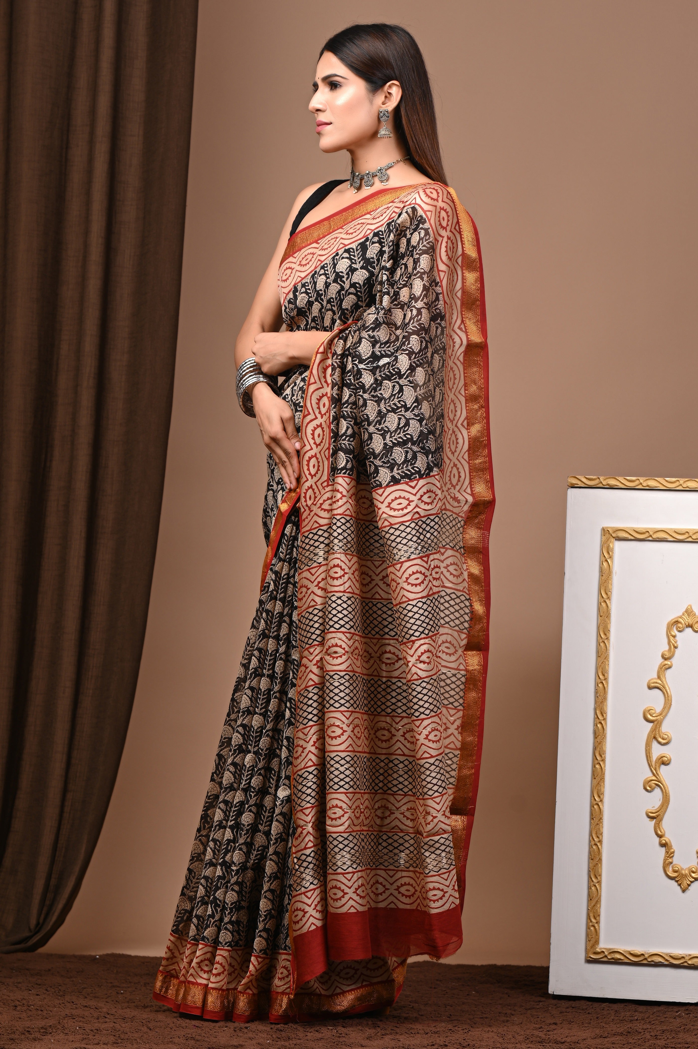 Black & Beige Maheshwari Silk Saree