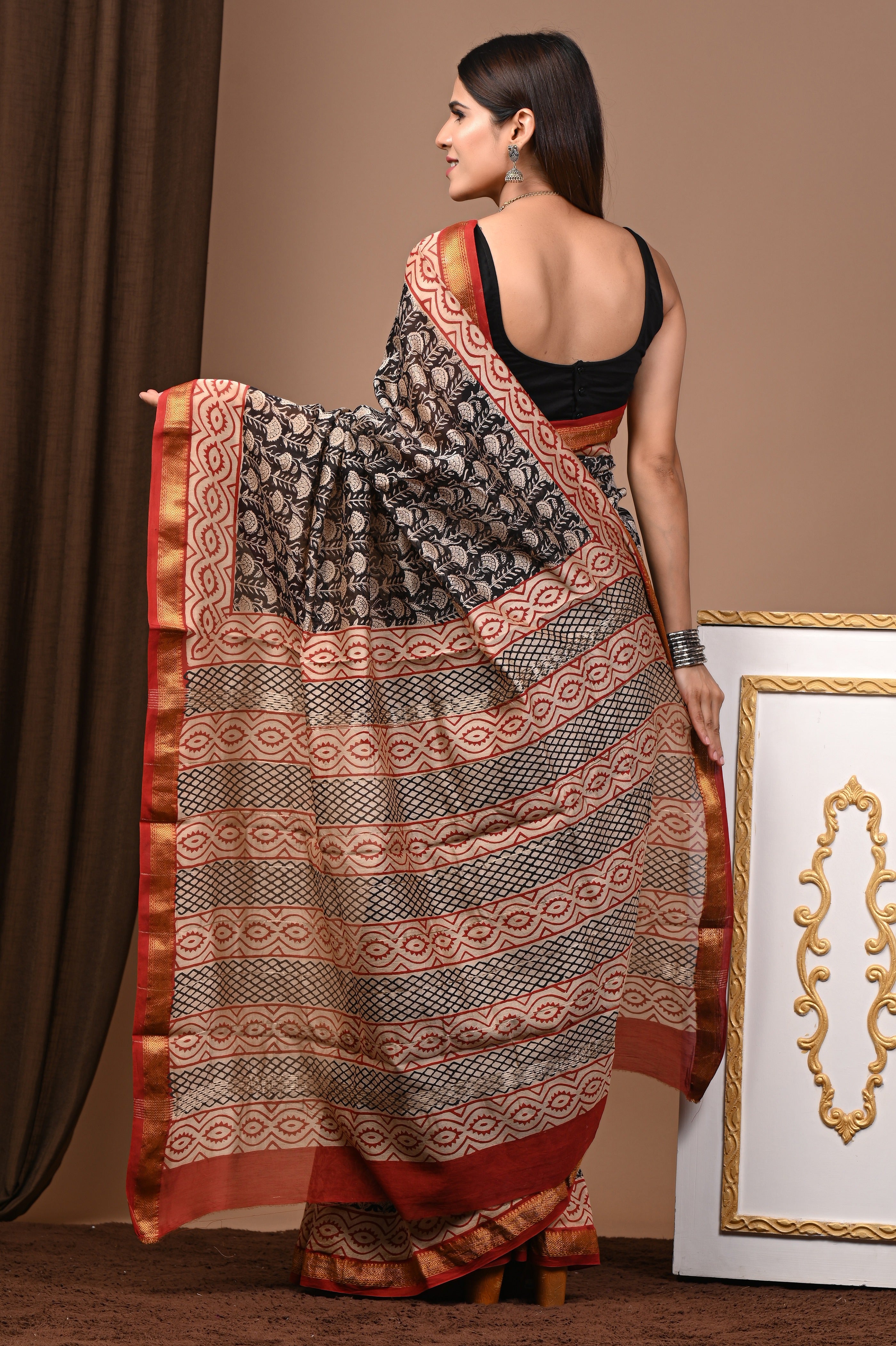 Black & Beige Maheshwari Silk Saree