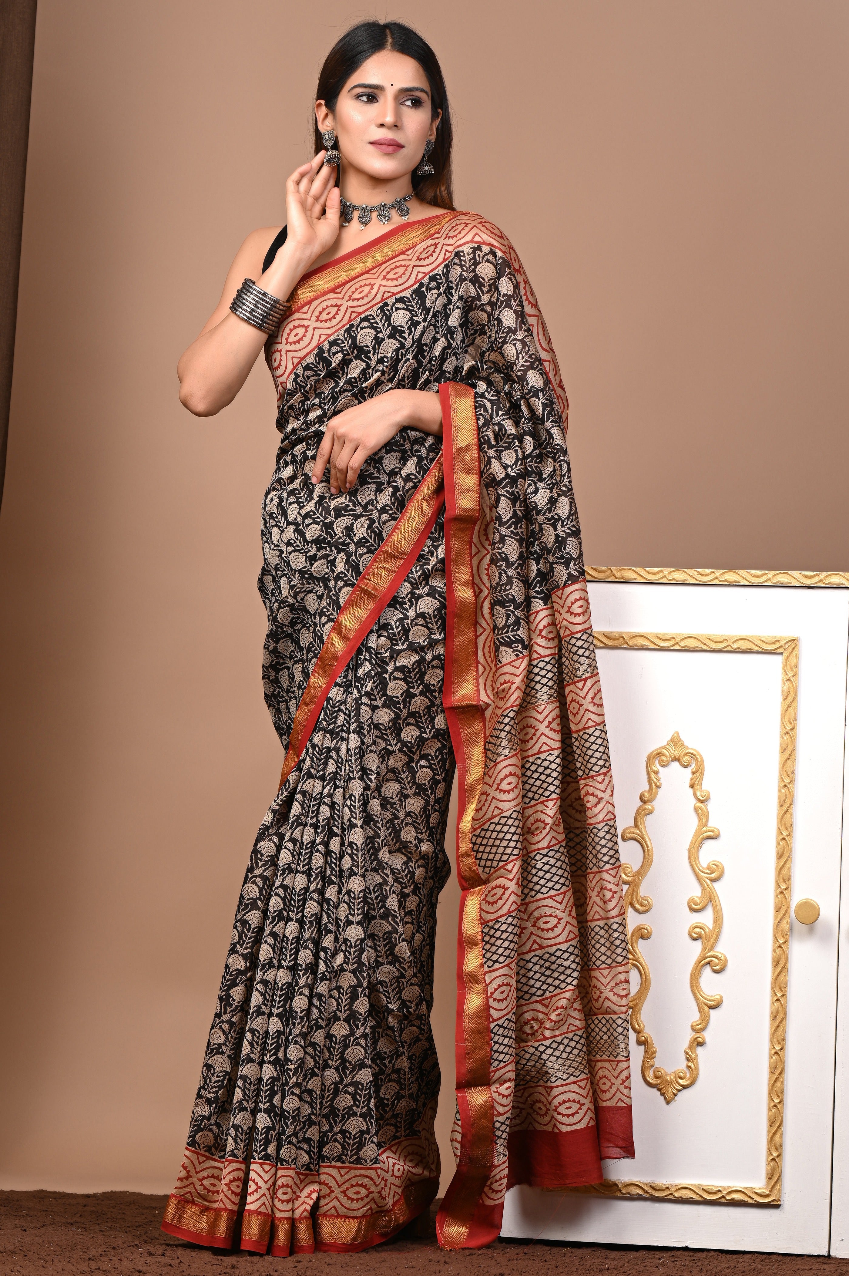 Black & Beige Maheshwari Silk Saree