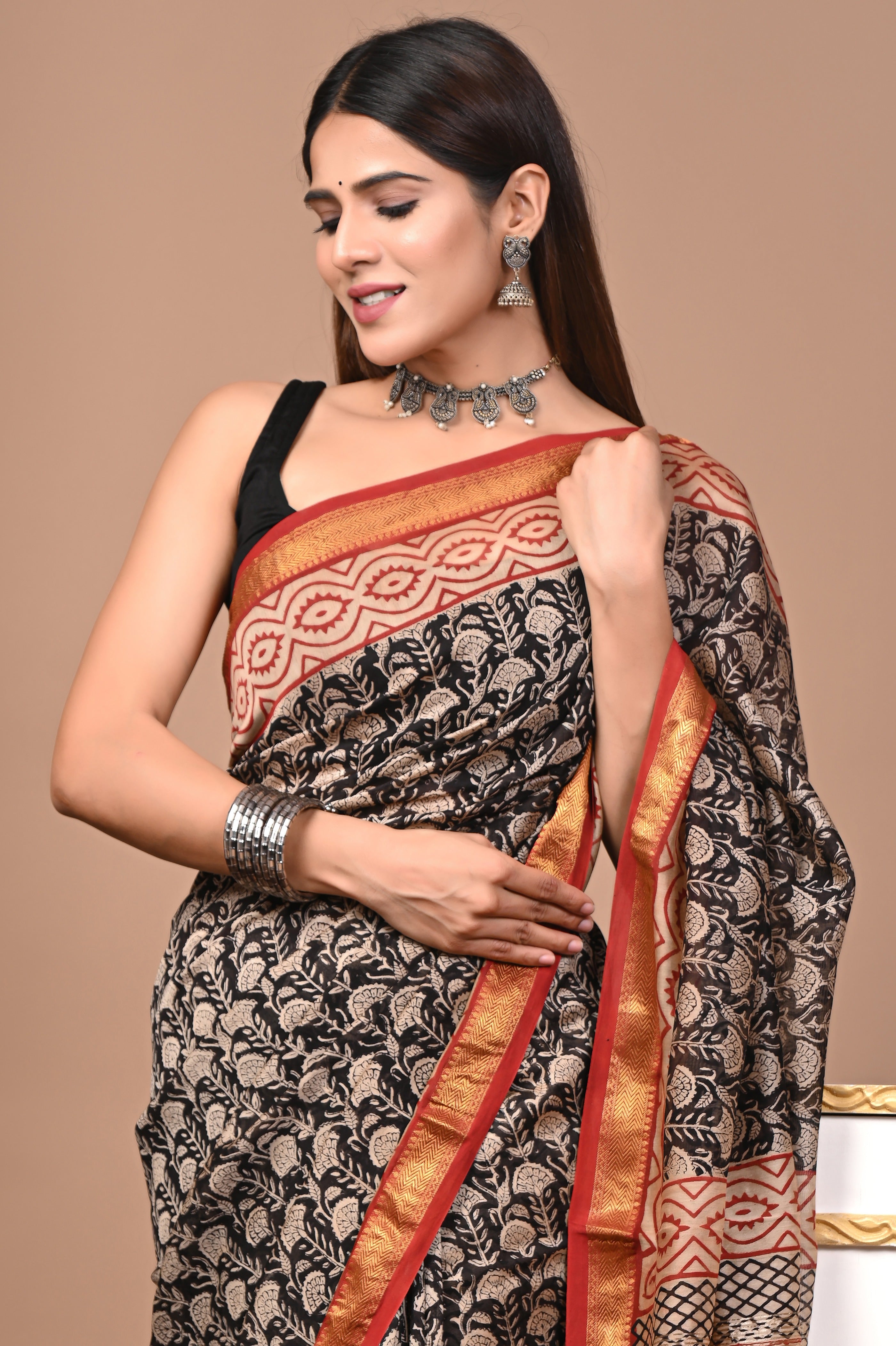 Black & Beige Maheshwari Silk Saree