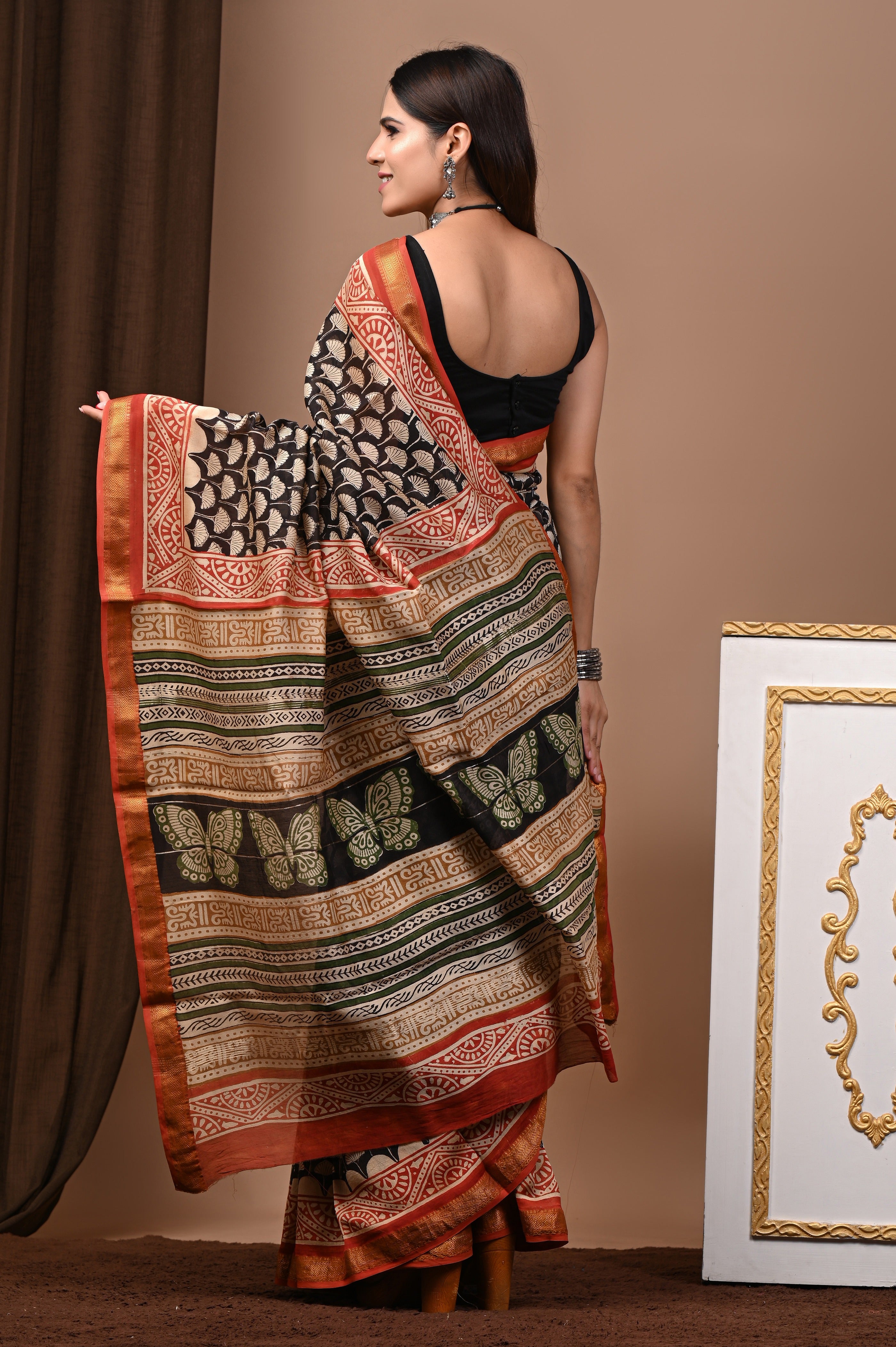 Black and Rust Red Maheshwari Silk Saree