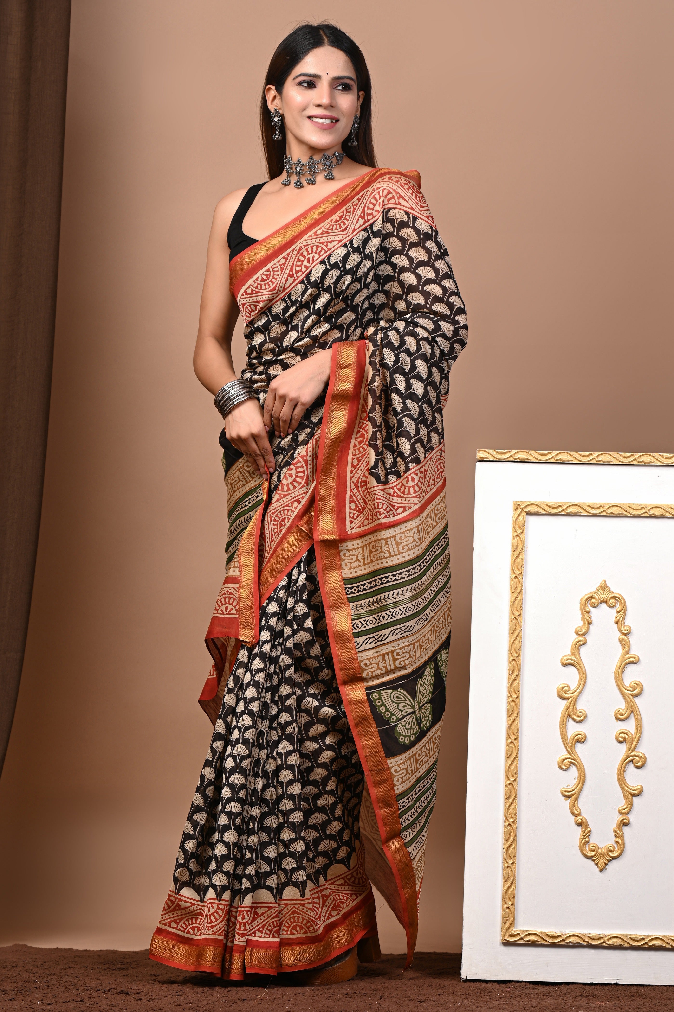 Black and Rust Red Maheshwari Silk Saree