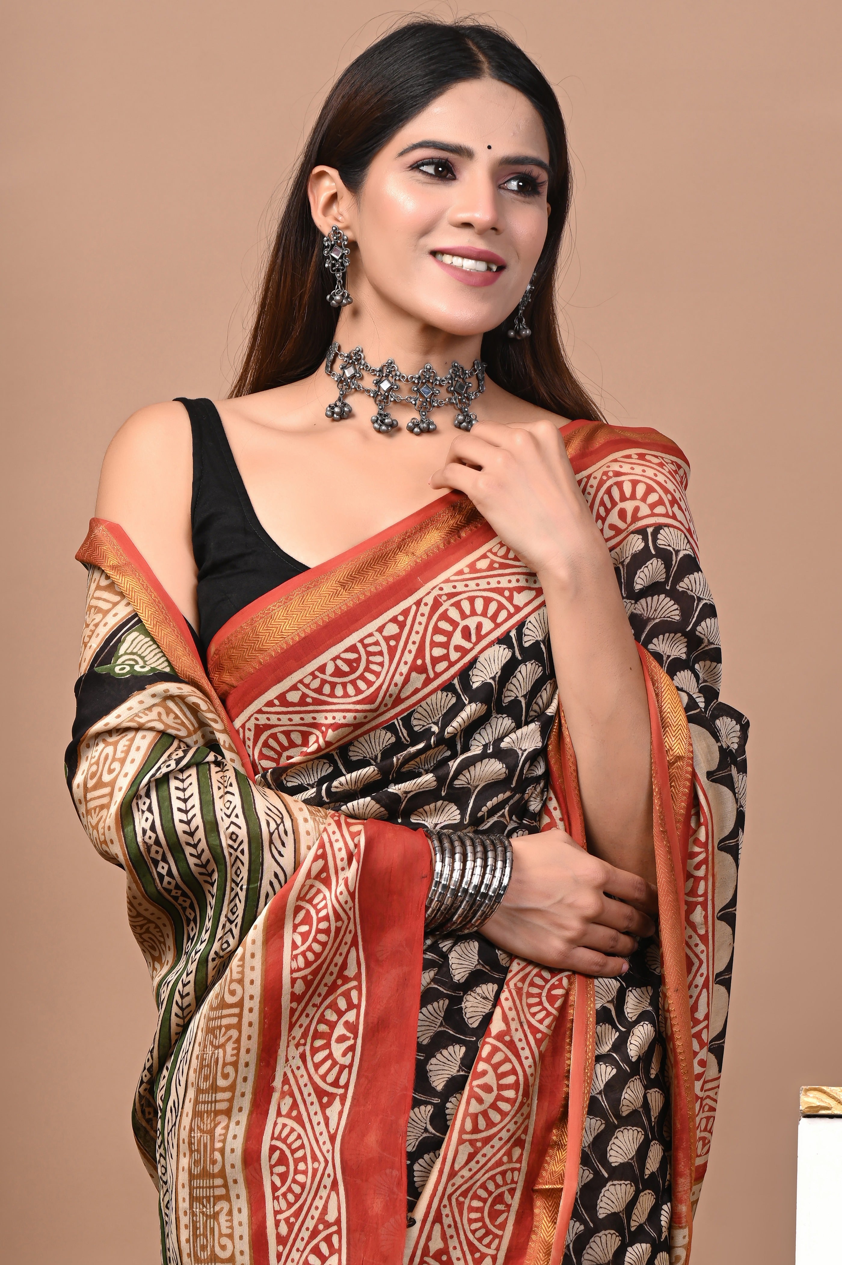 Black and Rust Red Maheshwari Silk Saree