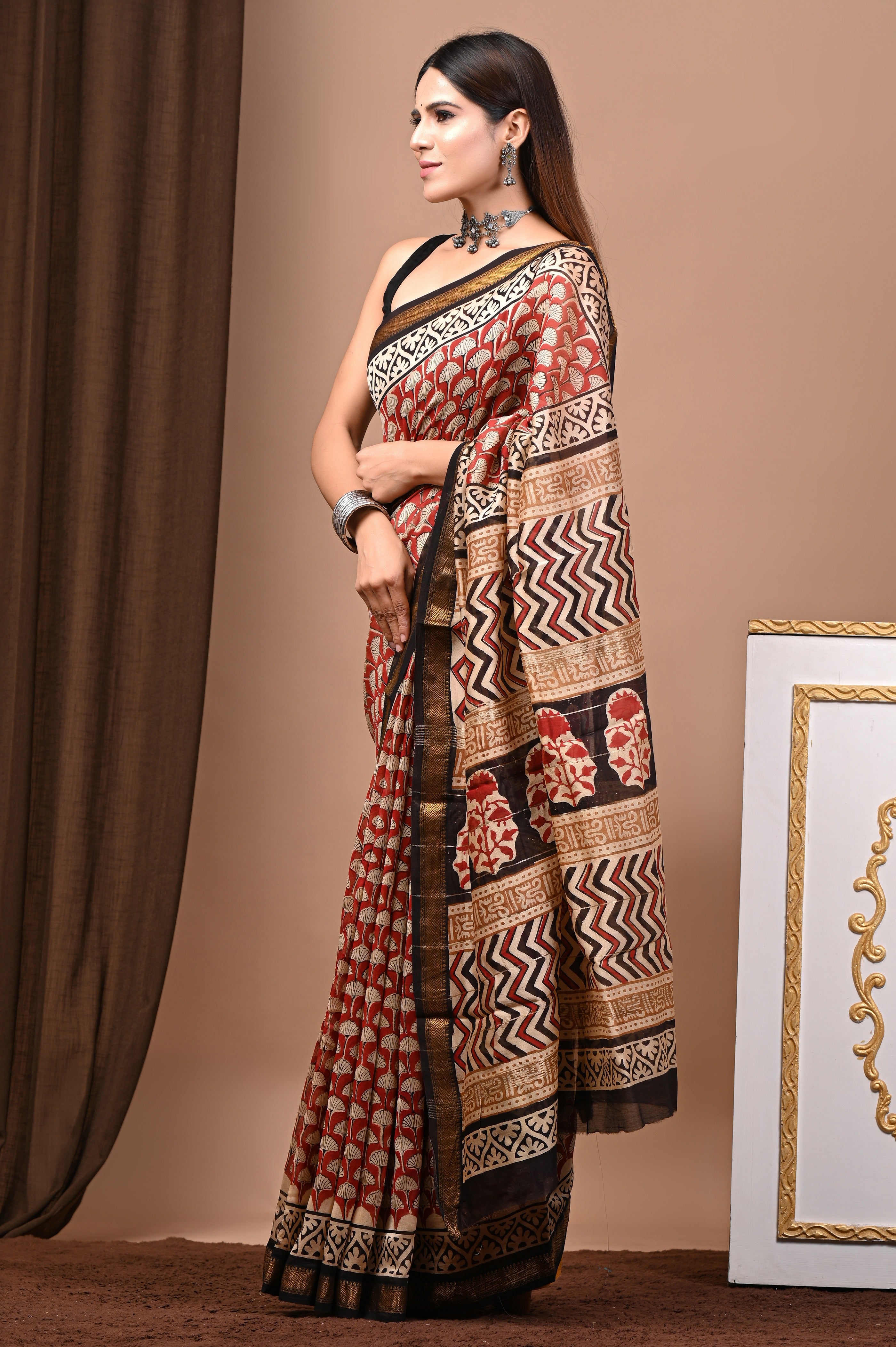 Red and Black Maheshwari Silk Saree