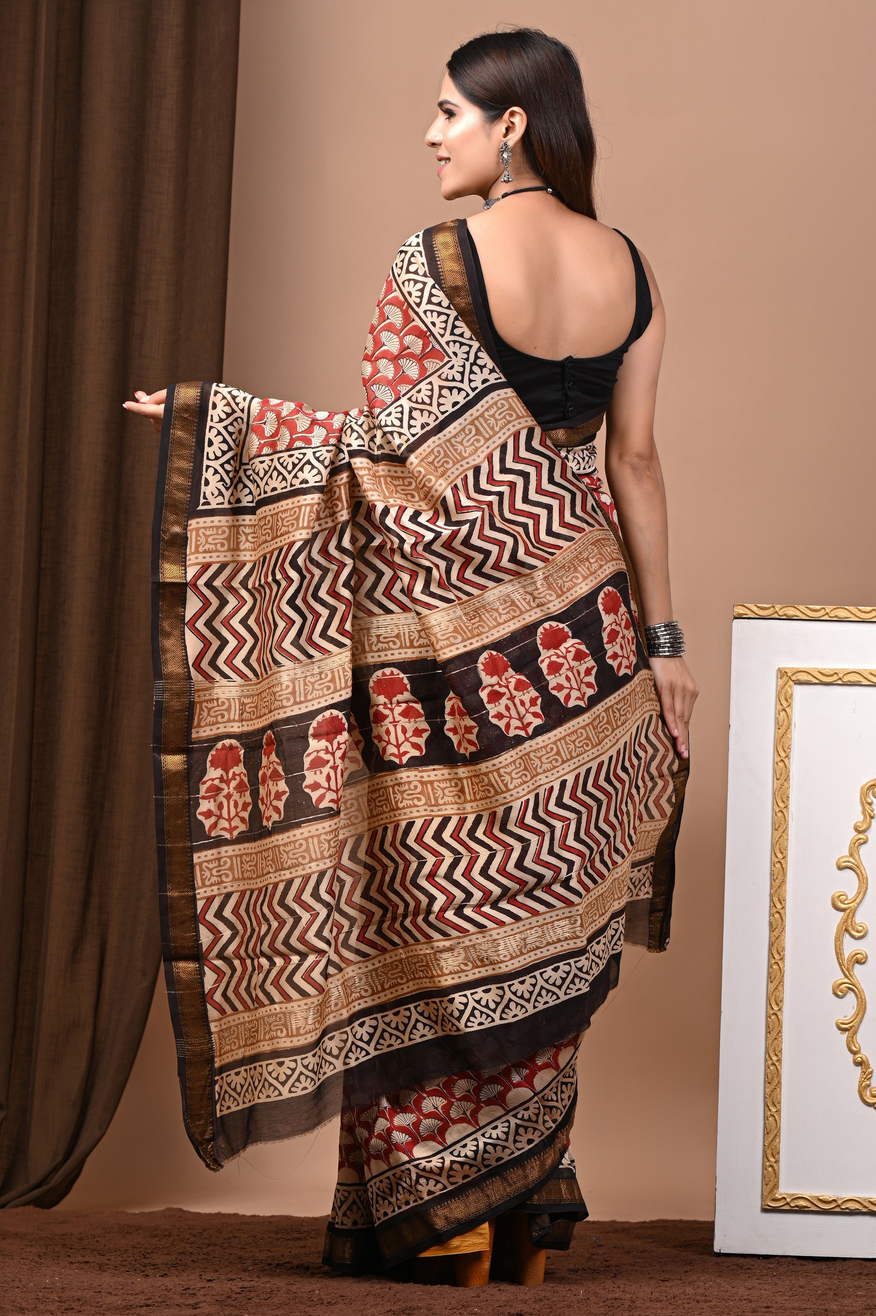 Red and Black Maheshwari Silk Saree