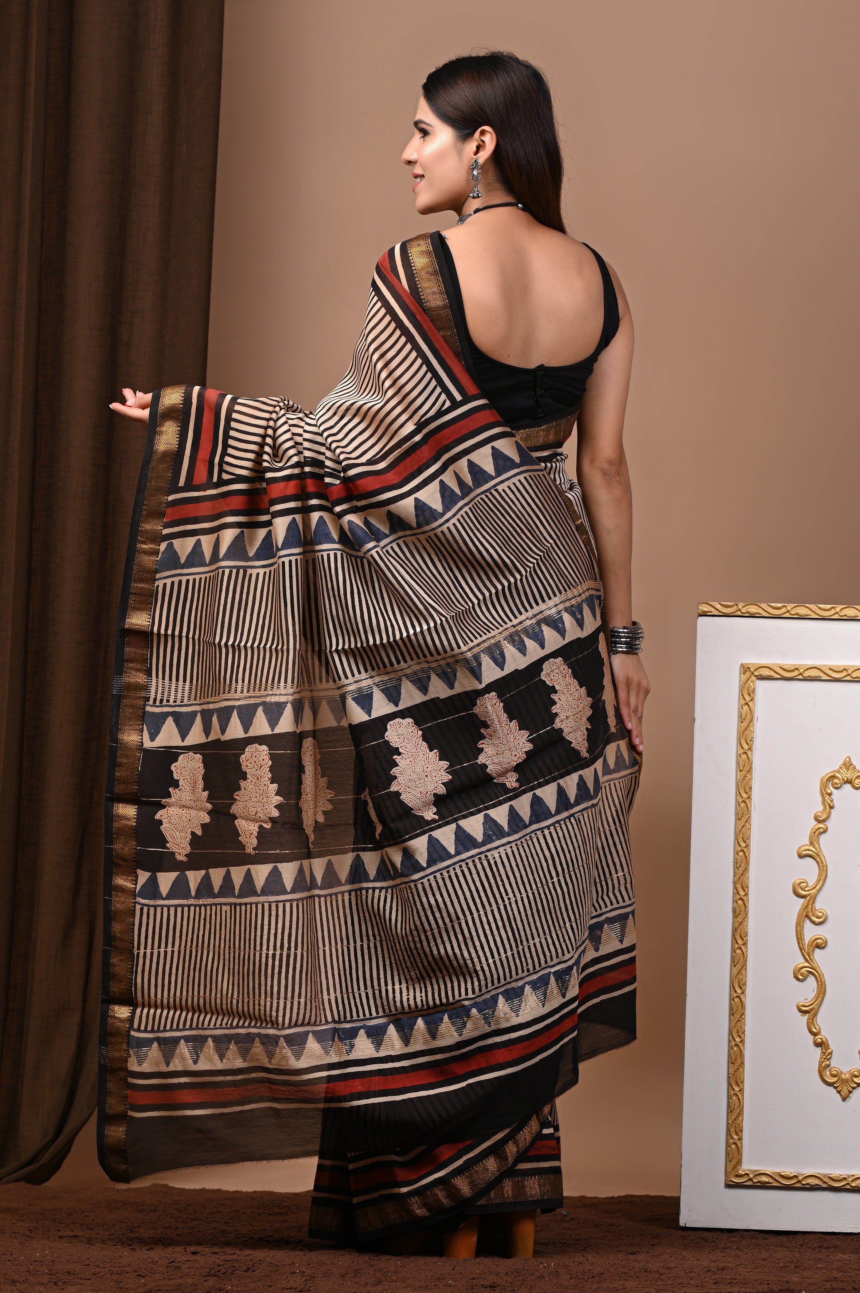 Black and Beige Maheshwari Silk Saree
