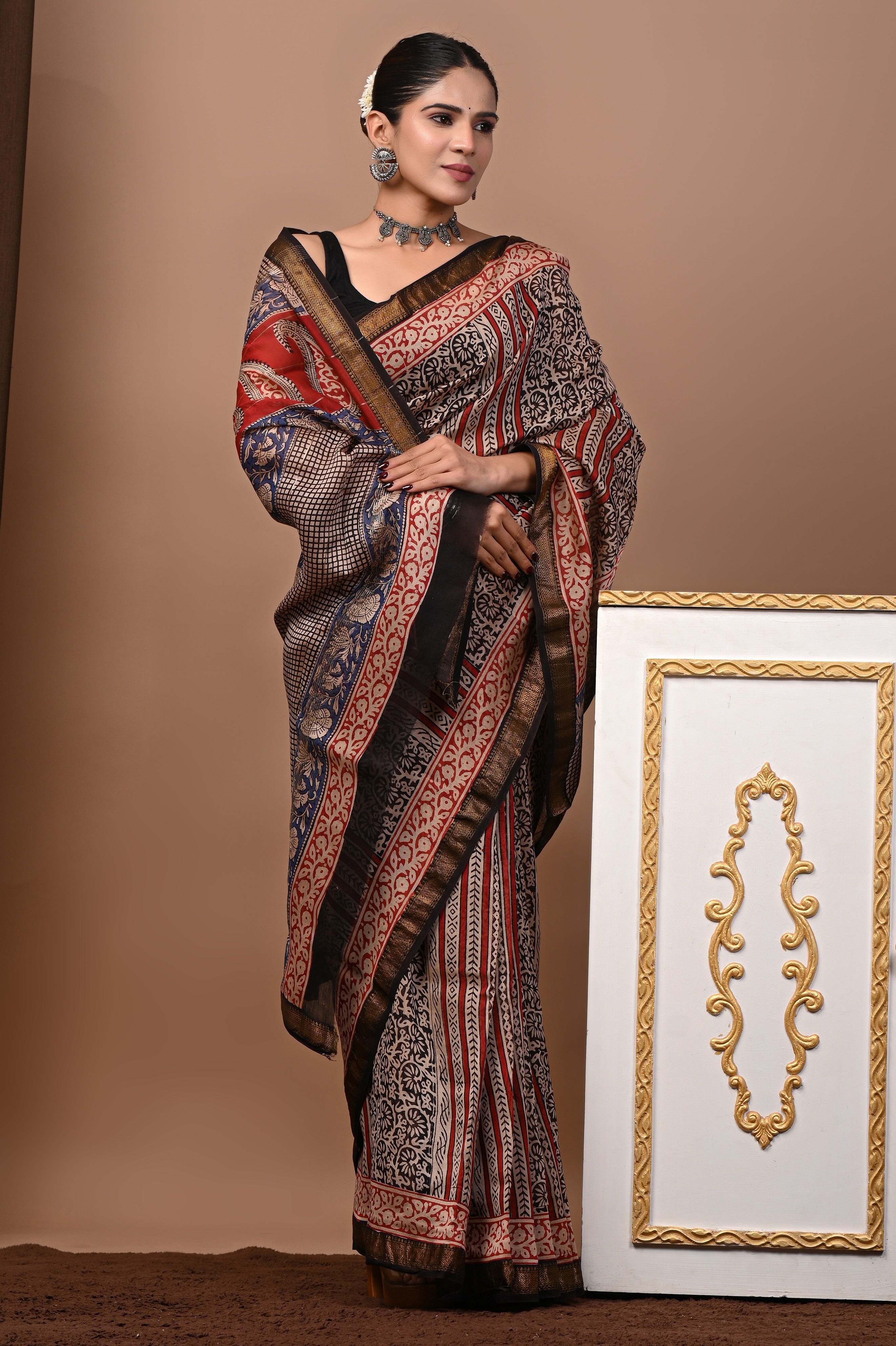 Black Red Paisley Maheshwari Silk Saree