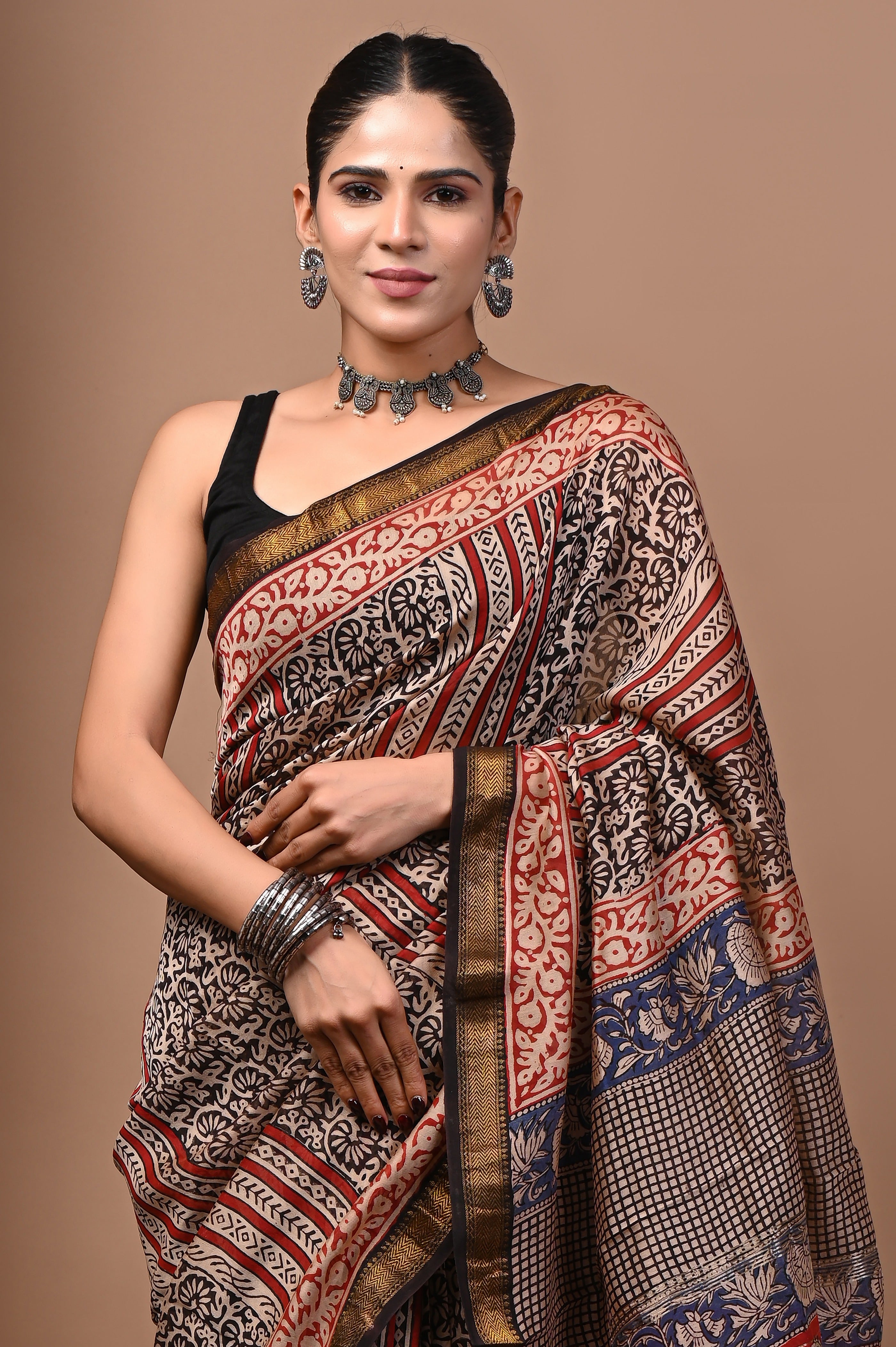 Black Red Paisley Maheshwari Silk Saree