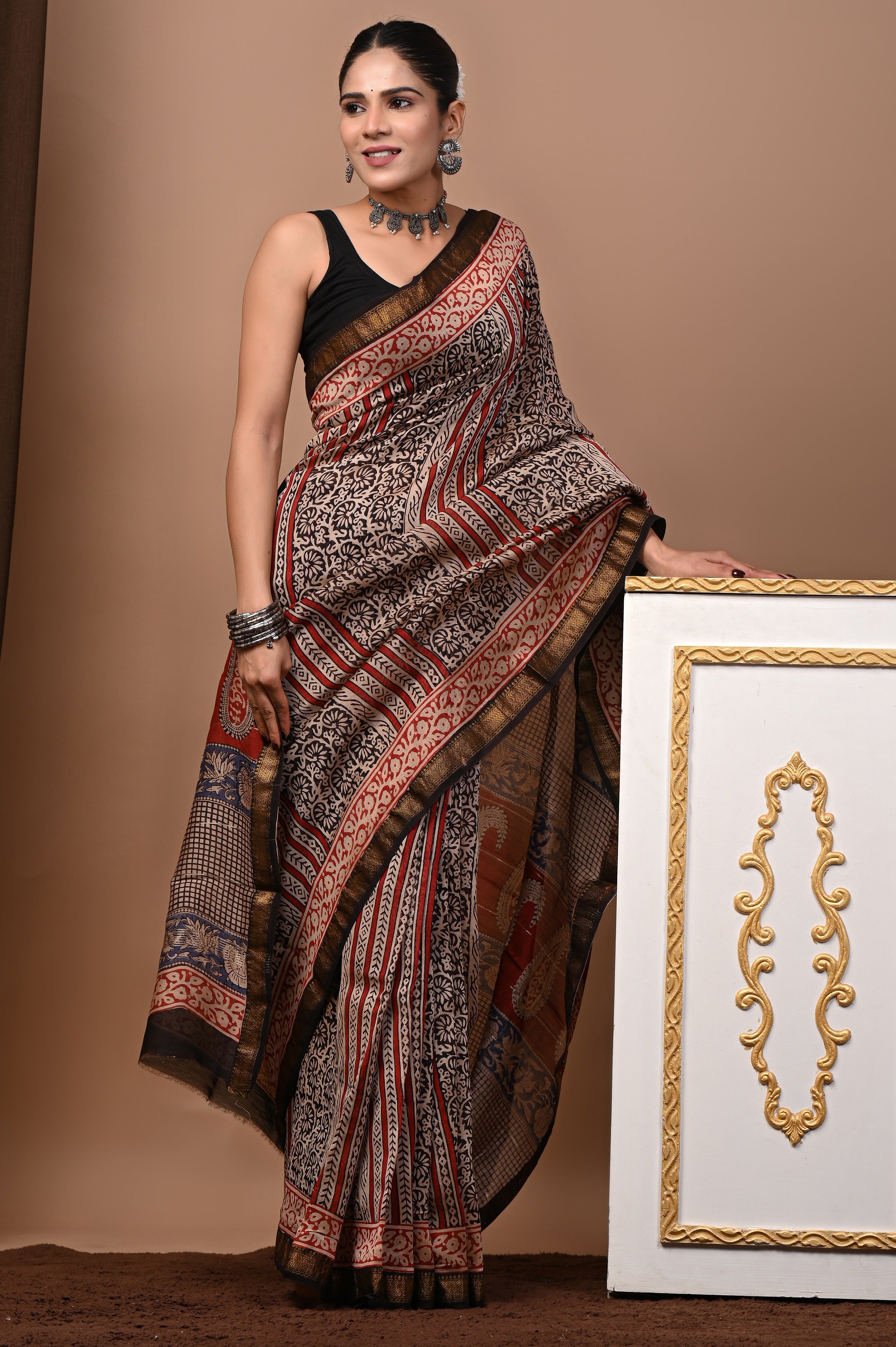 Black Red Paisley Maheshwari Silk Saree