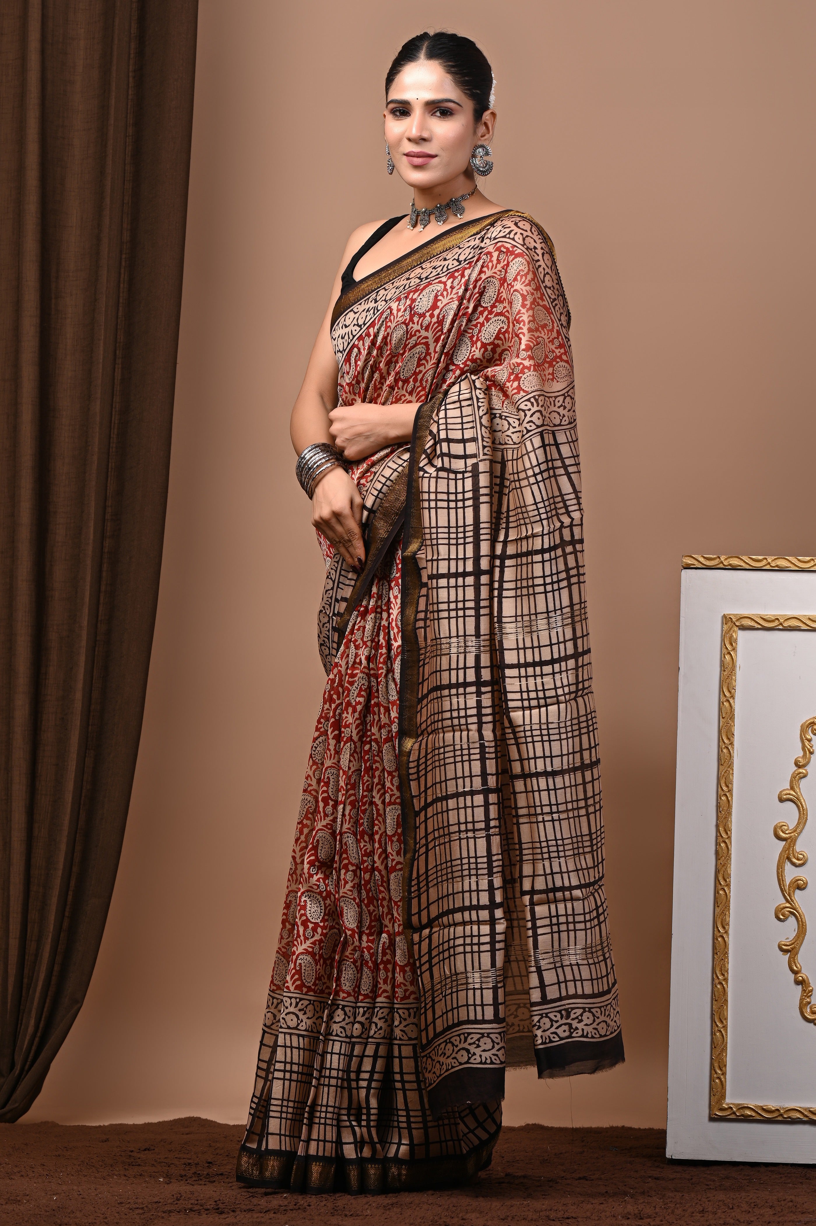 Red Floral Maheshwari Silk Saree with Checkered Pallu