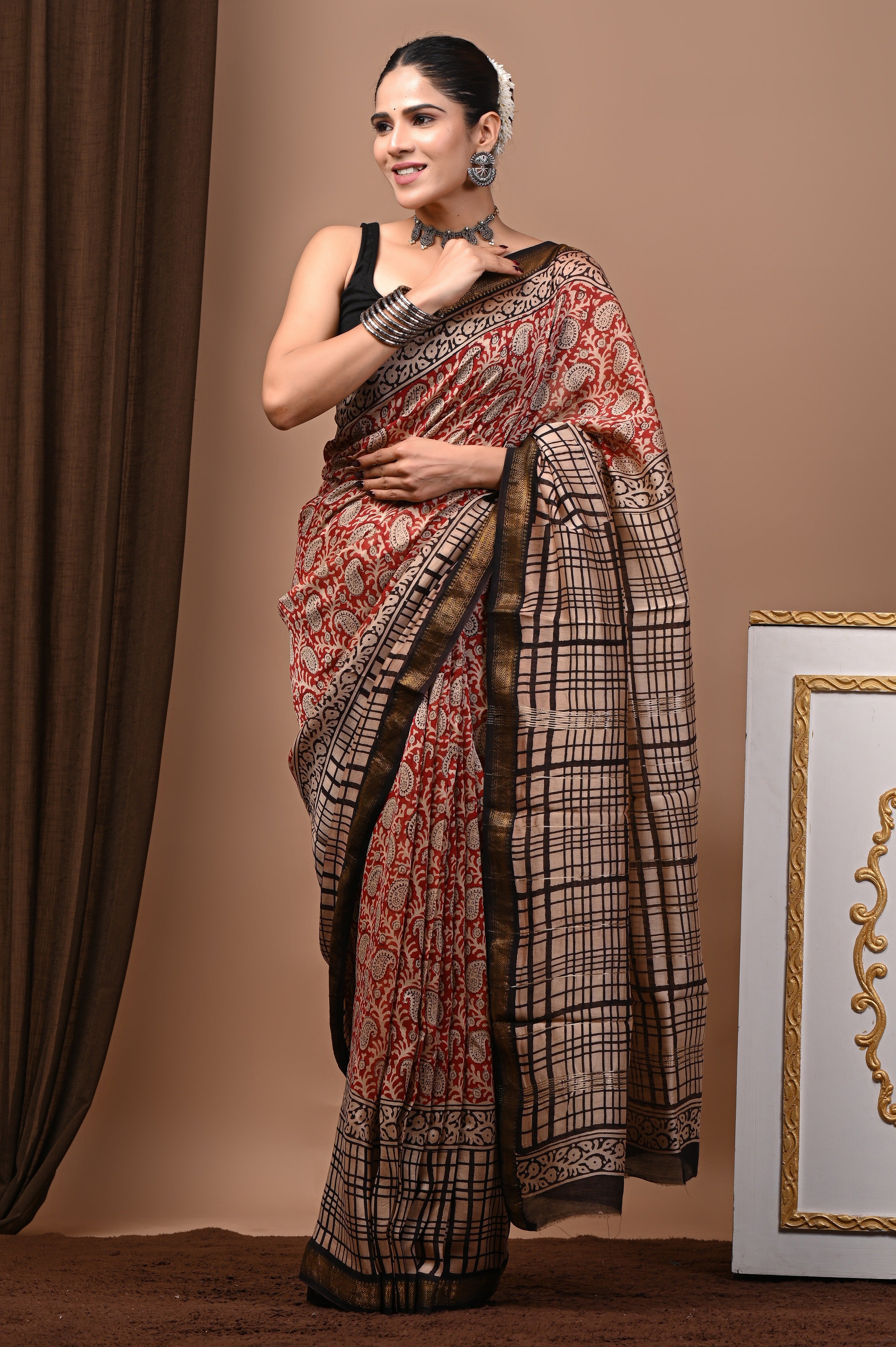 Red Floral Maheshwari Silk Saree with Checkered Pallu