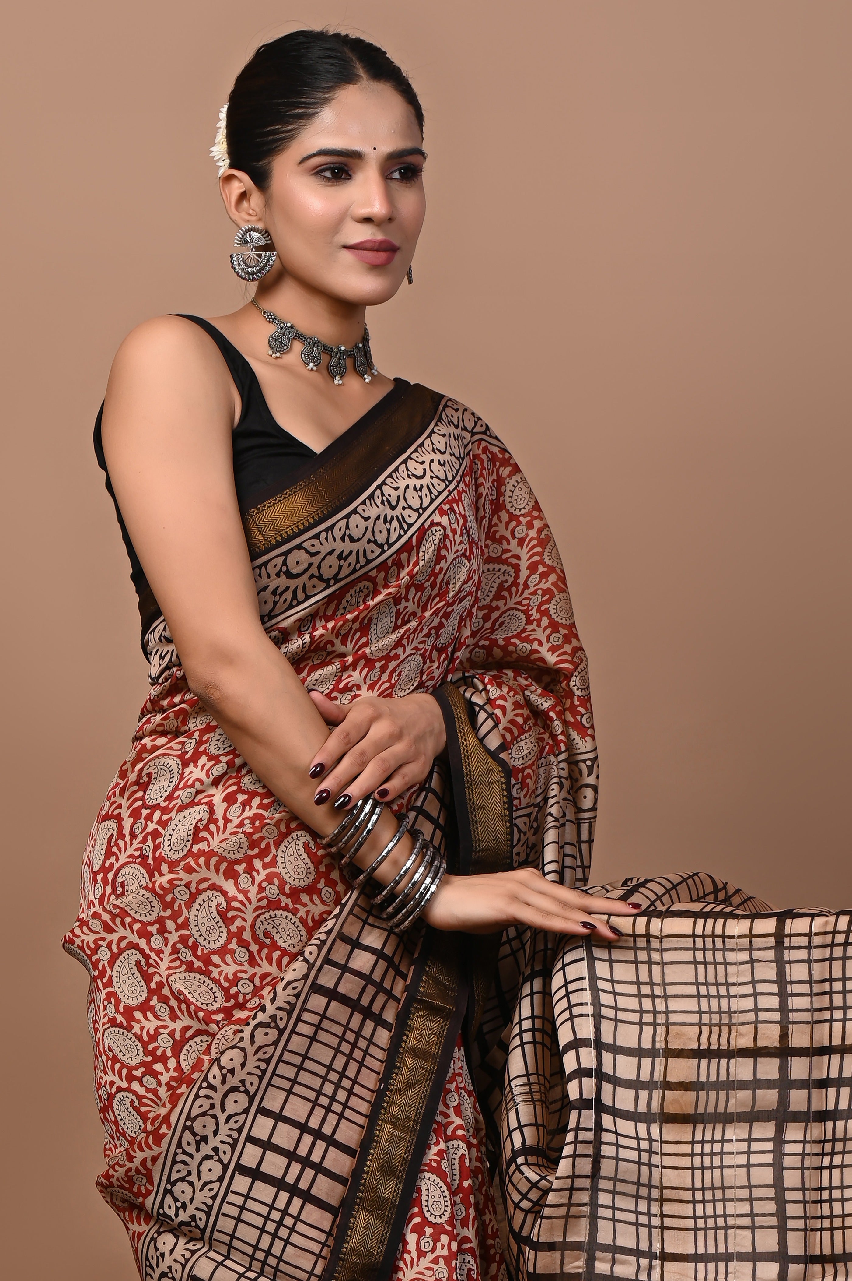 Red Floral Maheshwari Silk Saree with Checkered Pallu