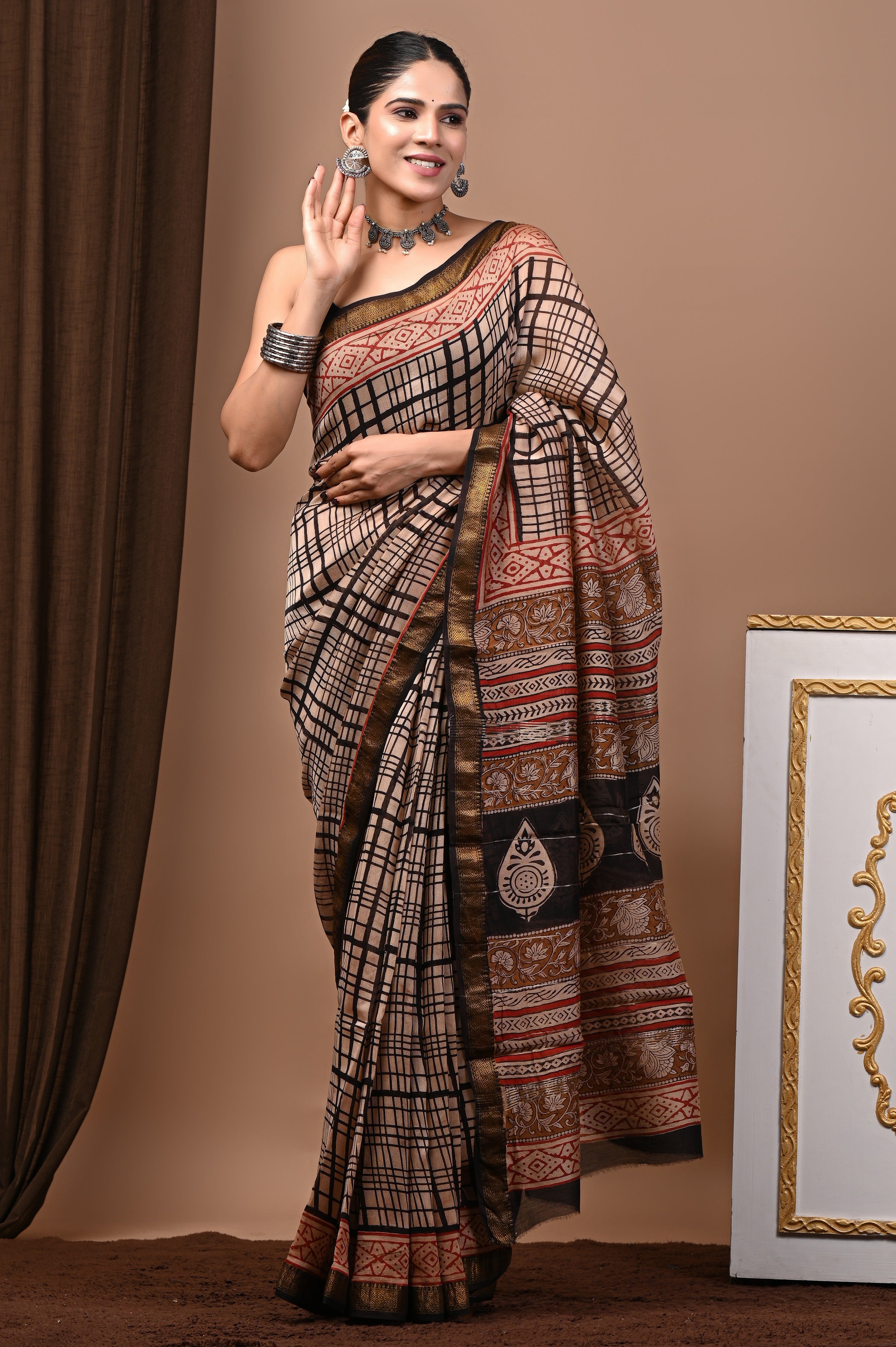 Beige Black Grid Pattern Maheshwari Silk Saree