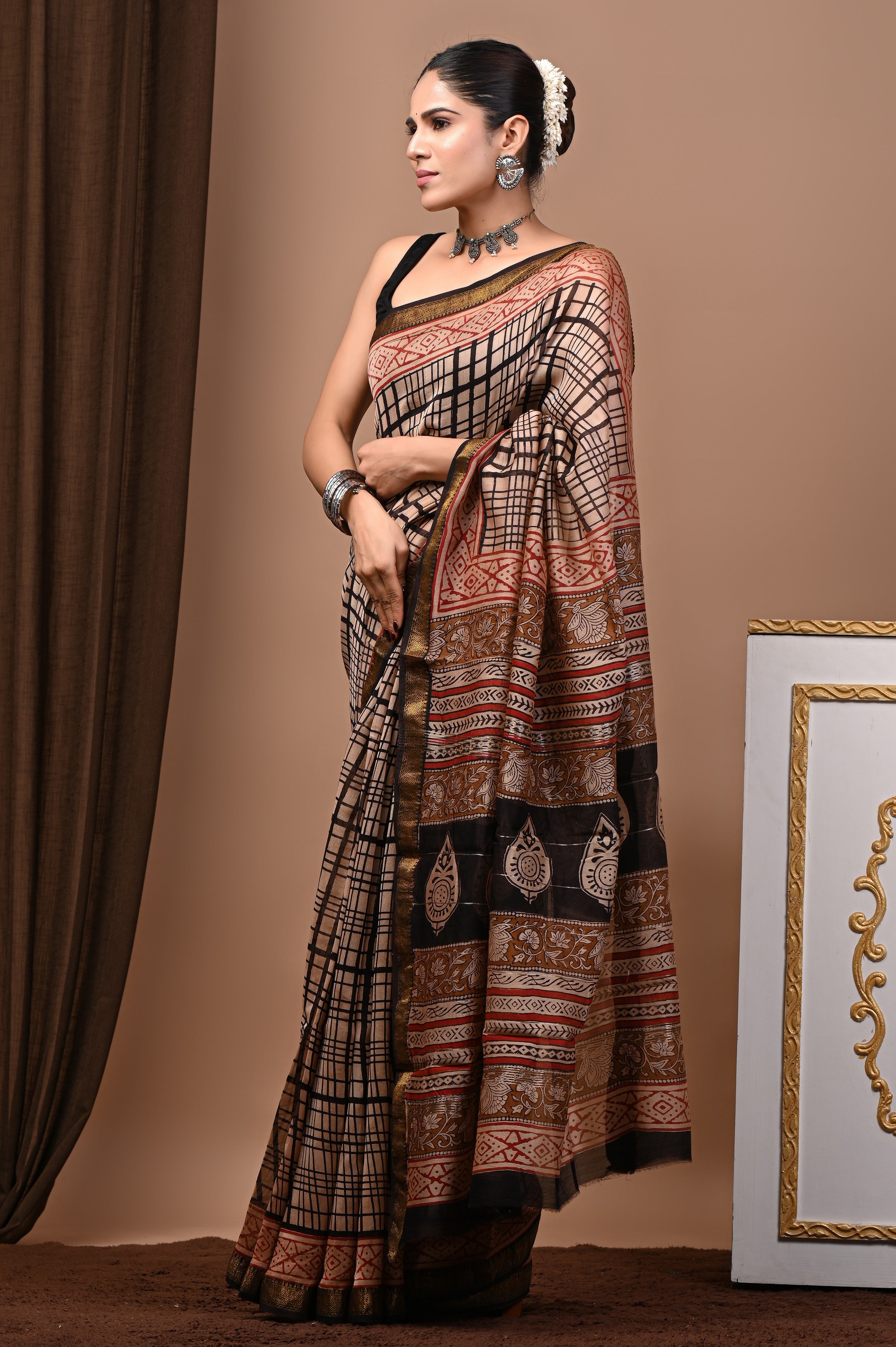 Beige Black Grid Pattern Maheshwari Silk Saree