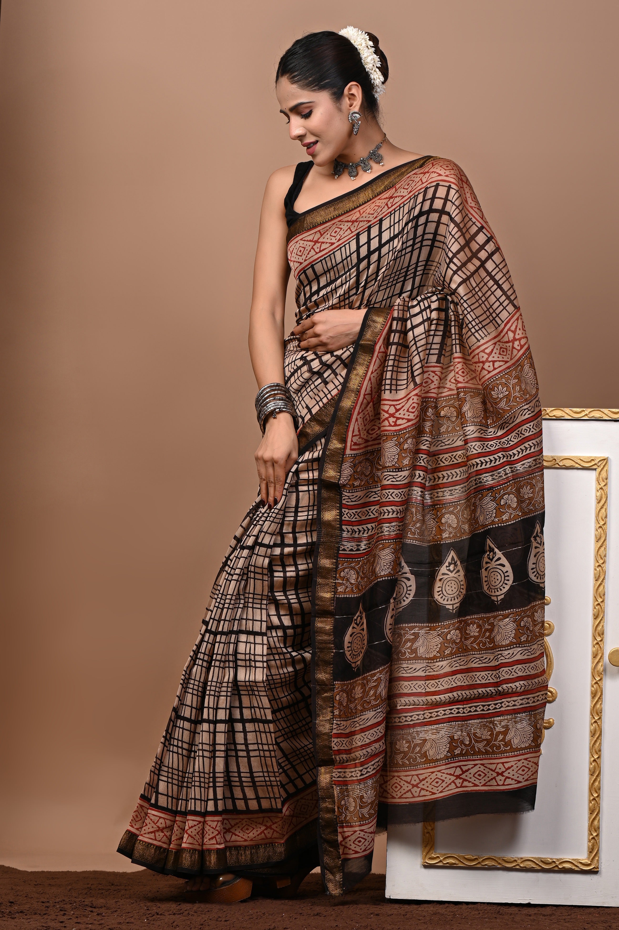 Beige Black Grid Pattern Maheshwari Silk Saree