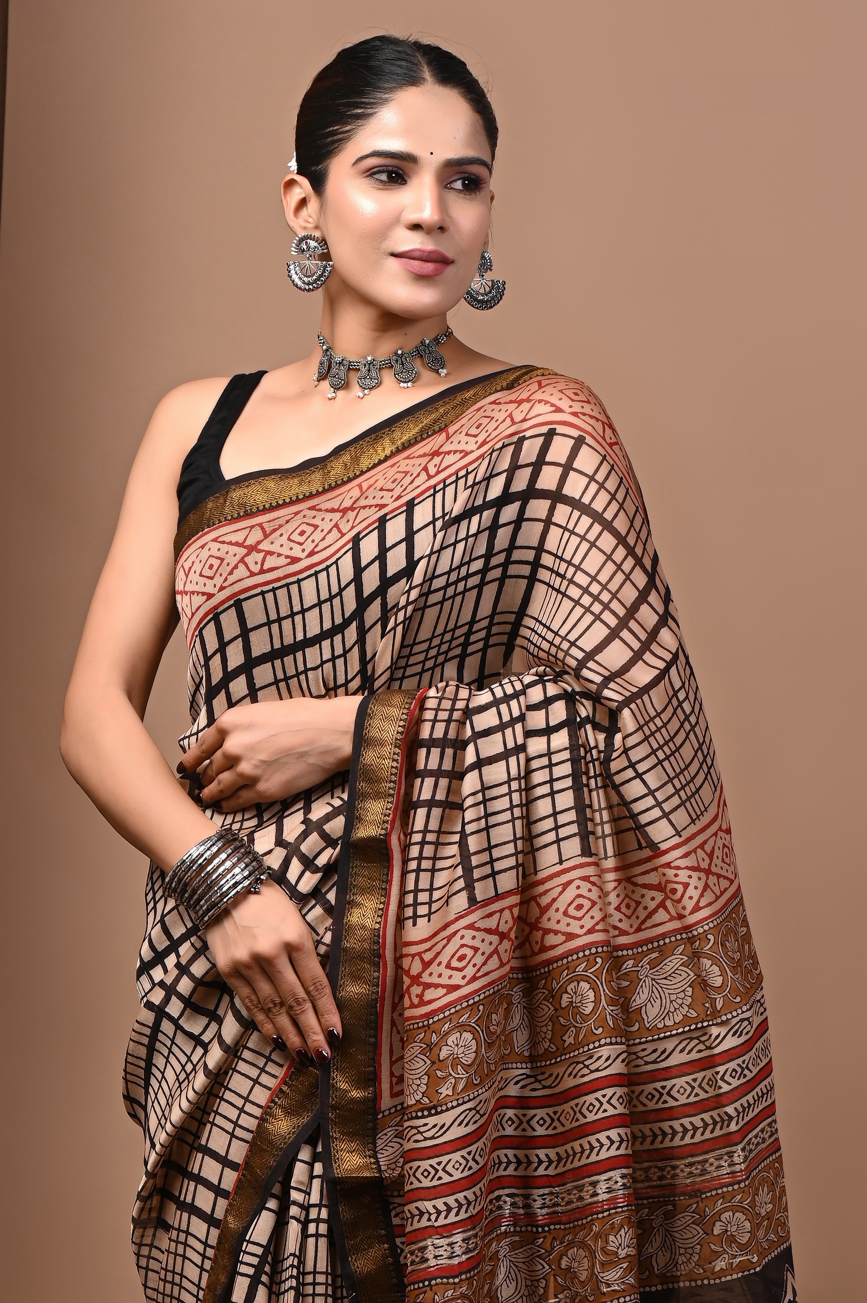 Beige Black Grid Pattern Maheshwari Silk Saree