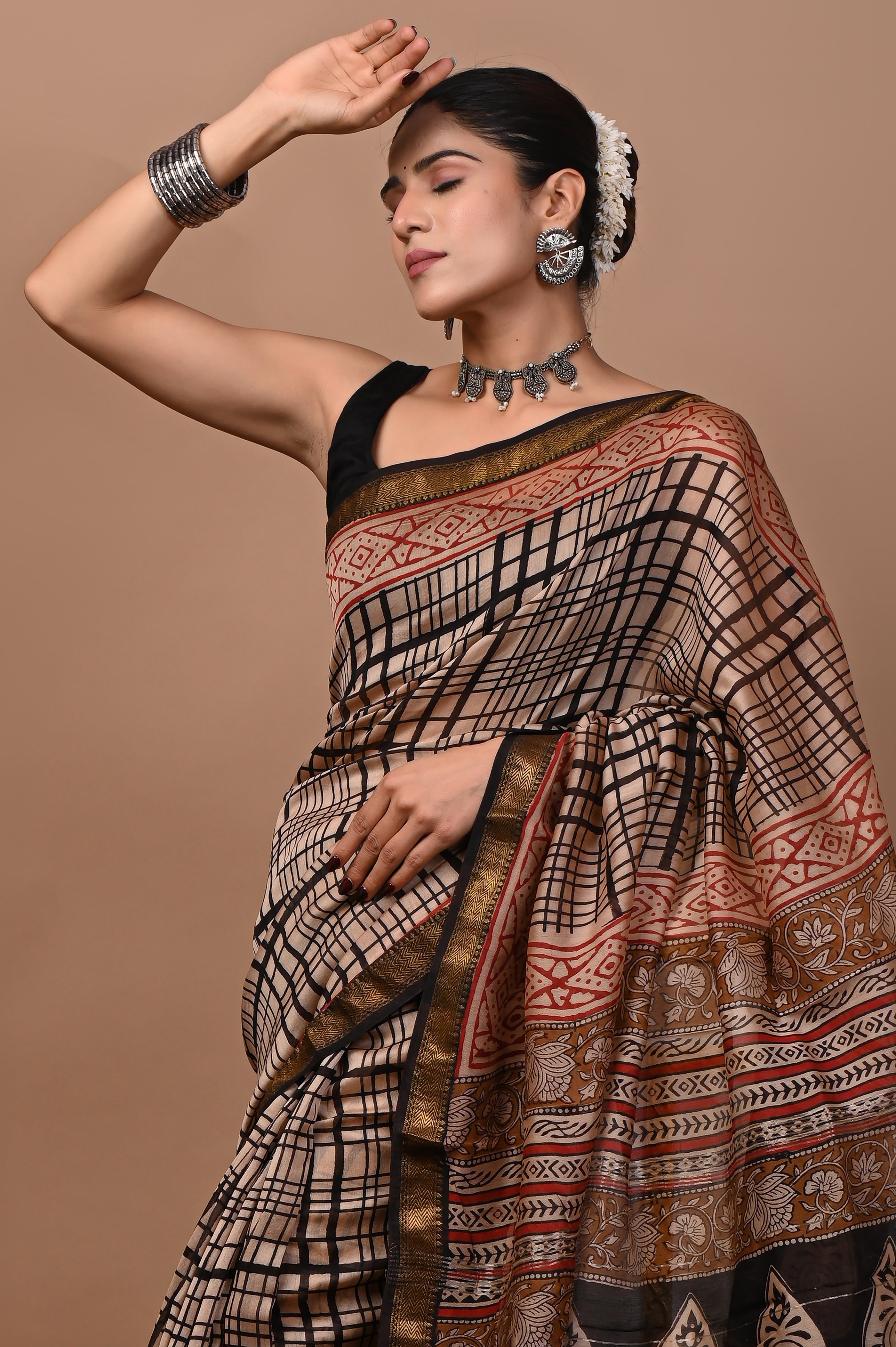 Beige Black Grid Pattern Maheshwari Silk Saree