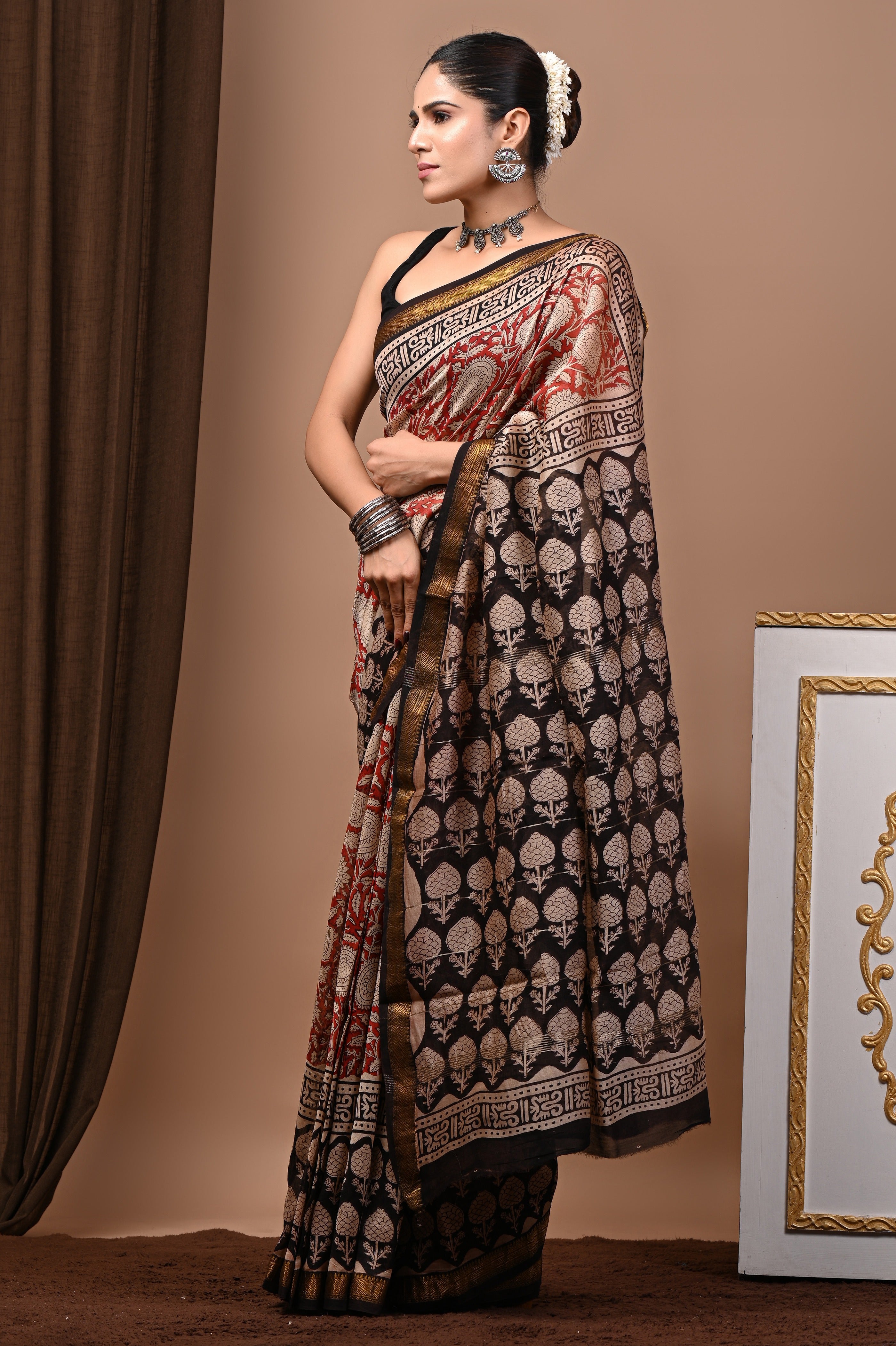 Black Red Maheshwari Silk Saree