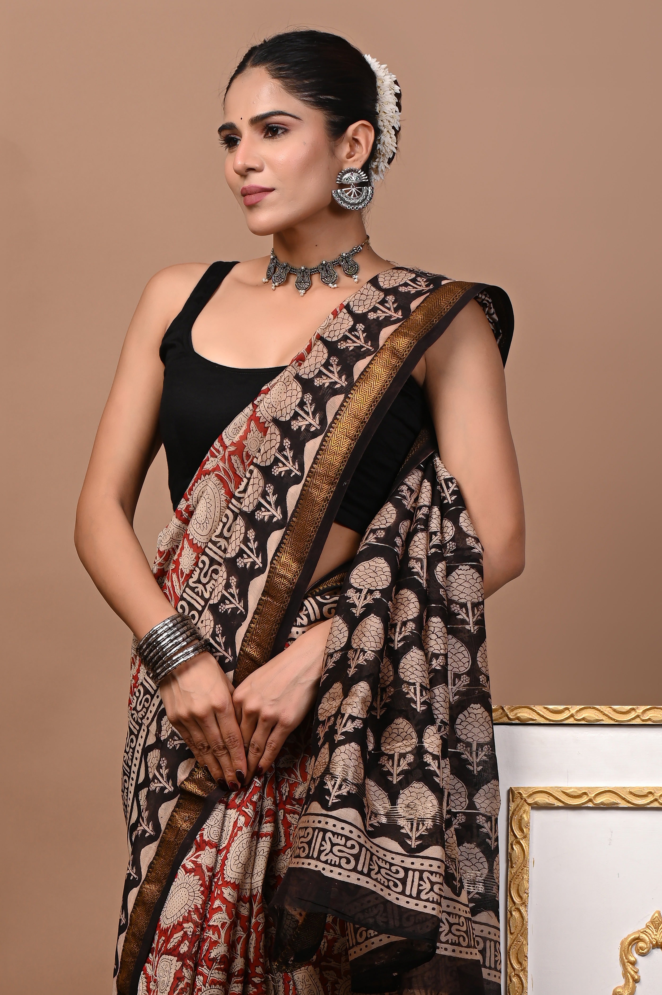 Black Red Maheshwari Silk Saree