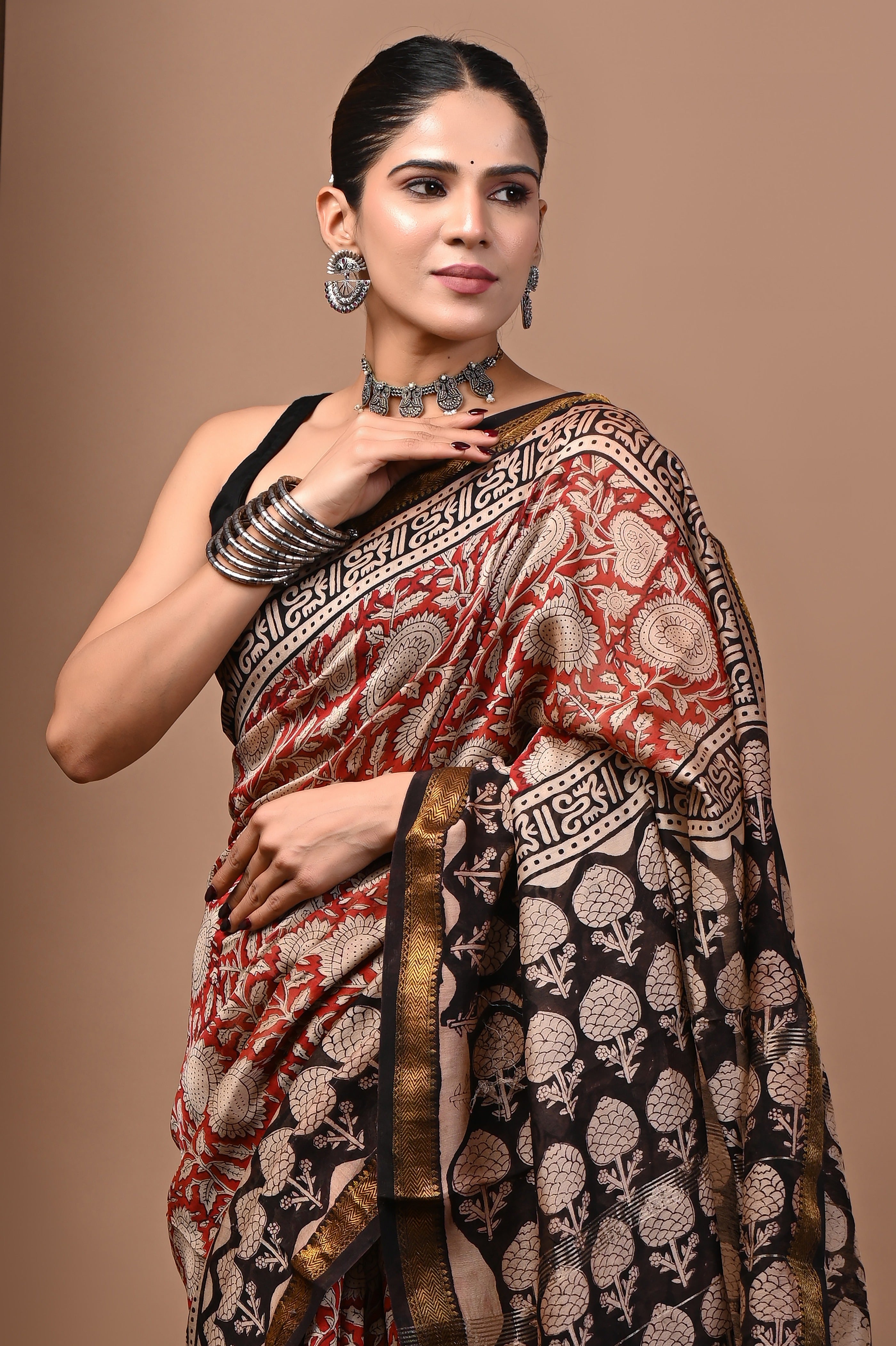 Black Red Maheshwari Silk Saree